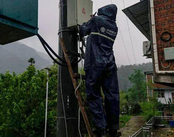 華山北峰基站停電，移動(dòng)華陰維護(hù)班緊急發(fā)電保障通信